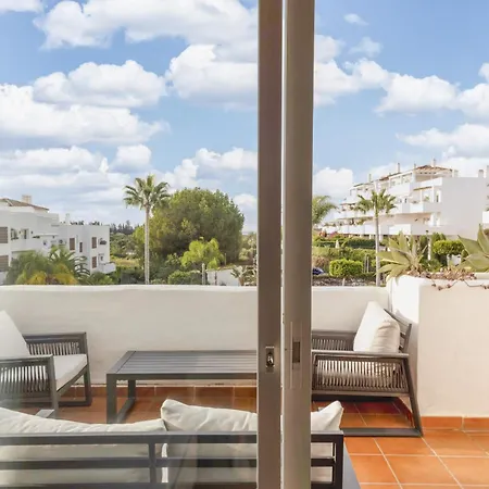 Penthouse Luny Εστεπόνα